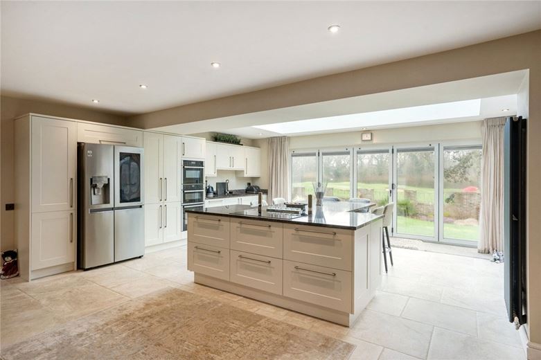 4 bedroom house, Brettingham Gate, Swindon SN3 - Available