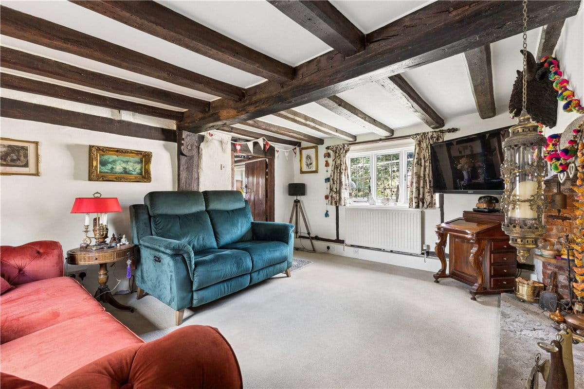 3 bedroom house, High Street, Burbage SN8 - Available