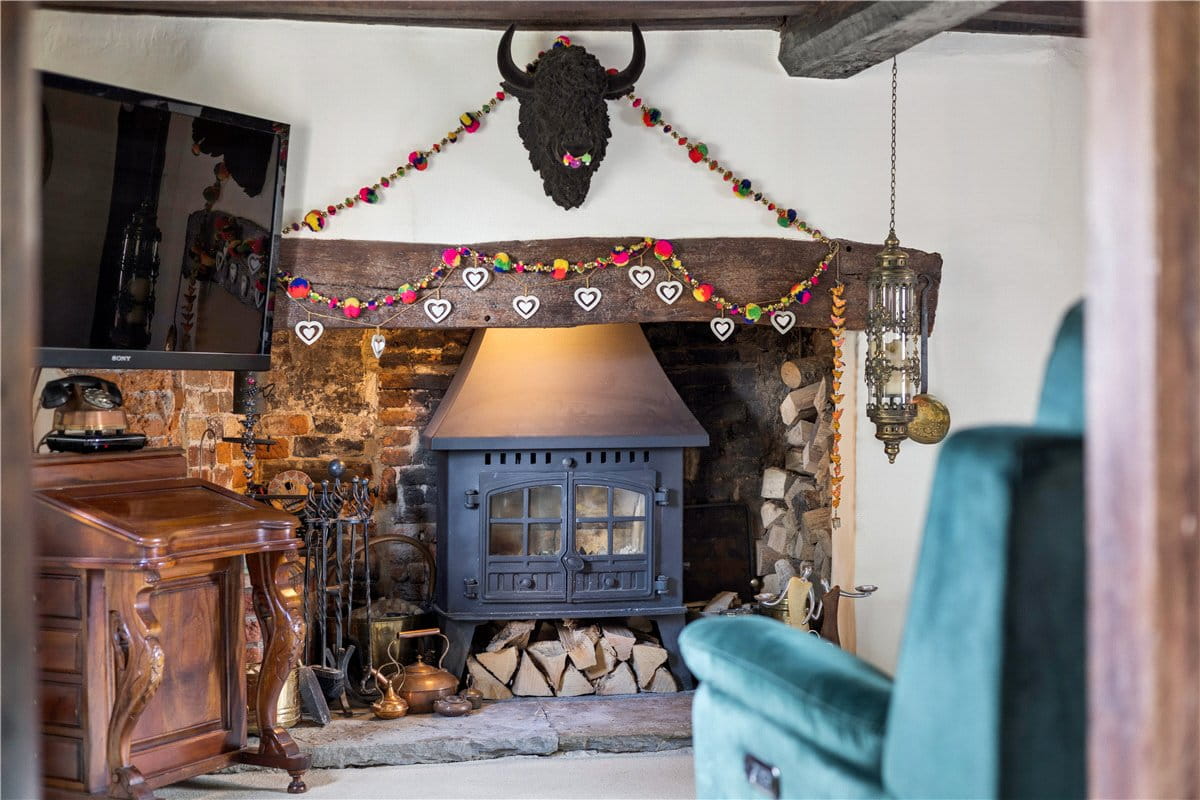 3 bedroom house, High Street, Burbage SN8 - Available