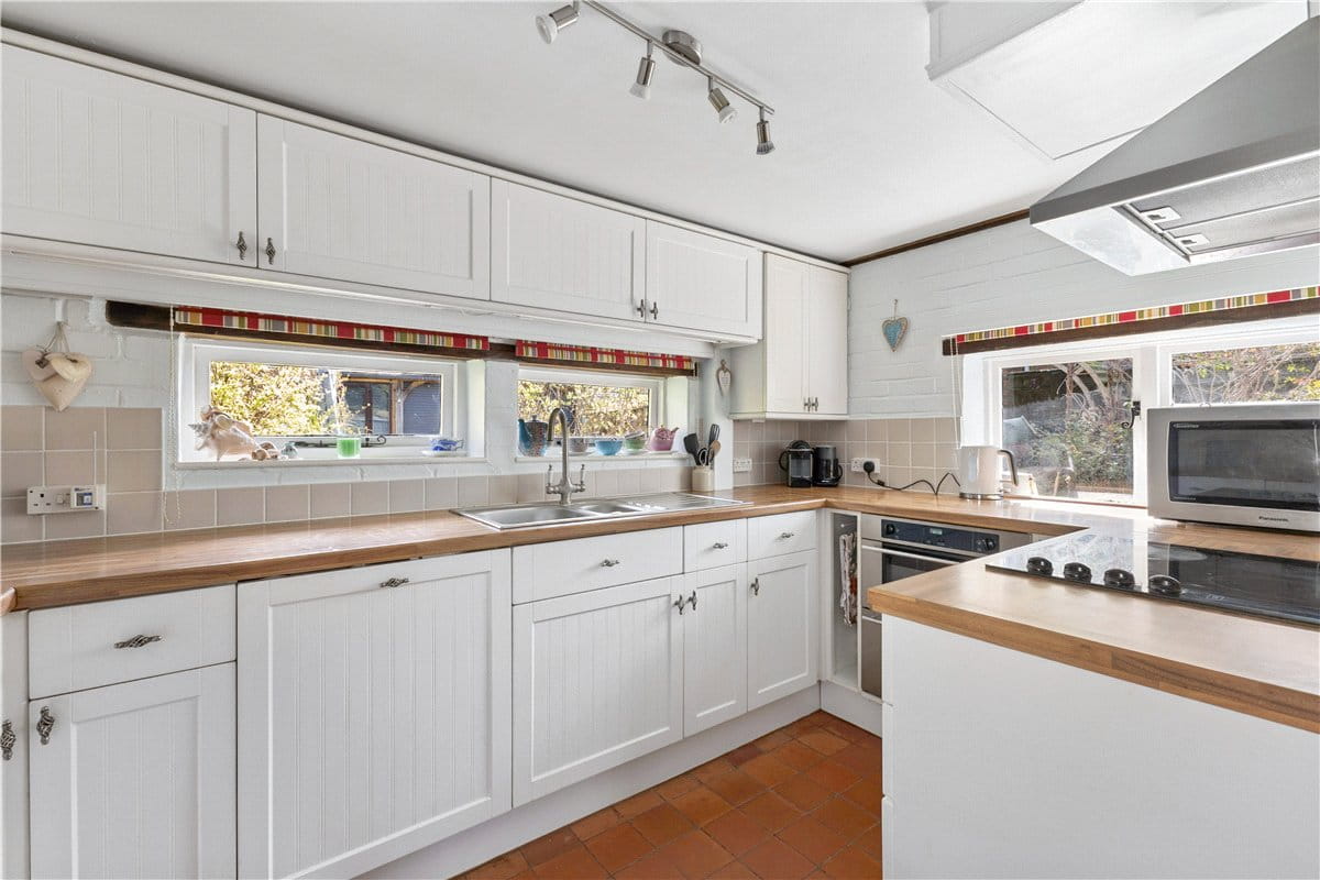 3 bedroom house, High Street, Burbage SN8 - Available