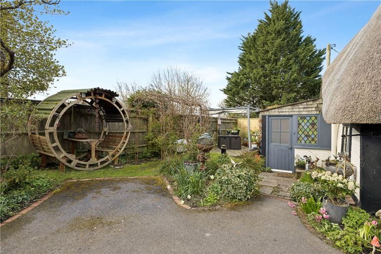 3 bedroom house, High Street, Burbage SN8 - Available