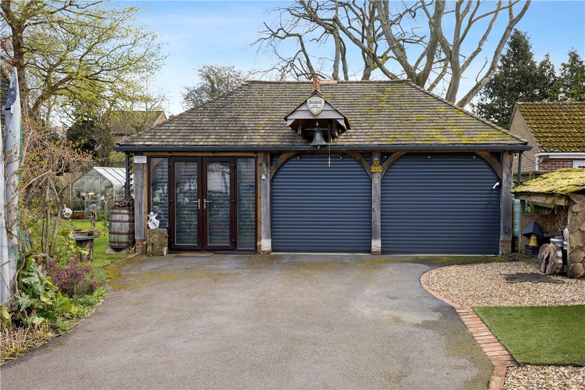 3 bedroom house, High Street, Burbage SN8 - Available