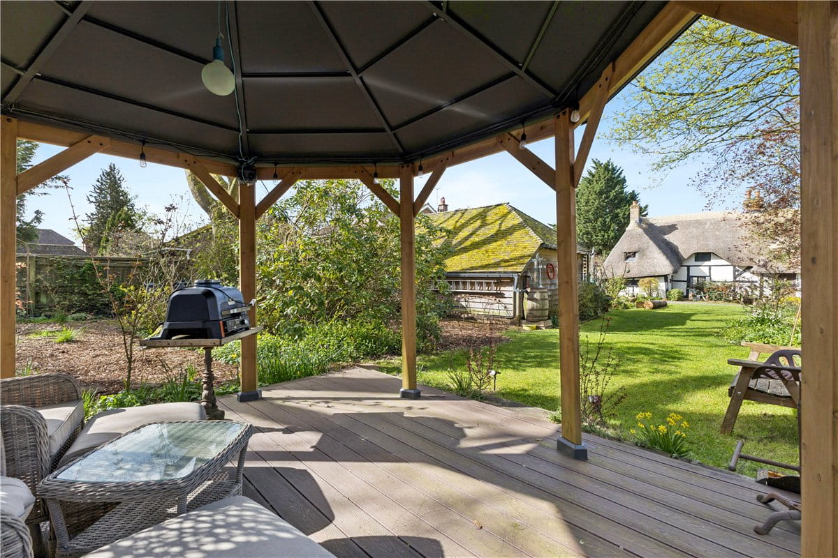 3 bedroom house, High Street, Burbage SN8 - Available