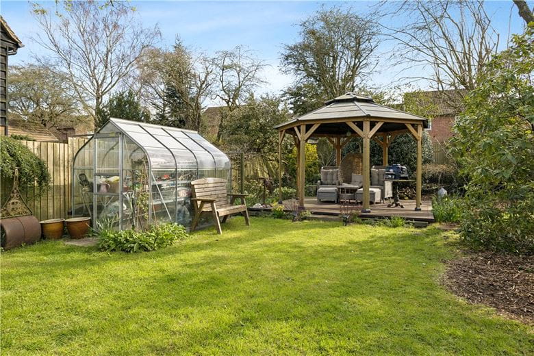 3 bedroom house, High Street, Burbage SN8 - Available