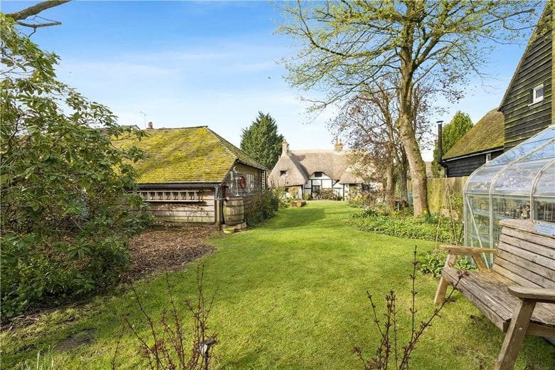 3 bedroom house, High Street, Burbage SN8 - Available