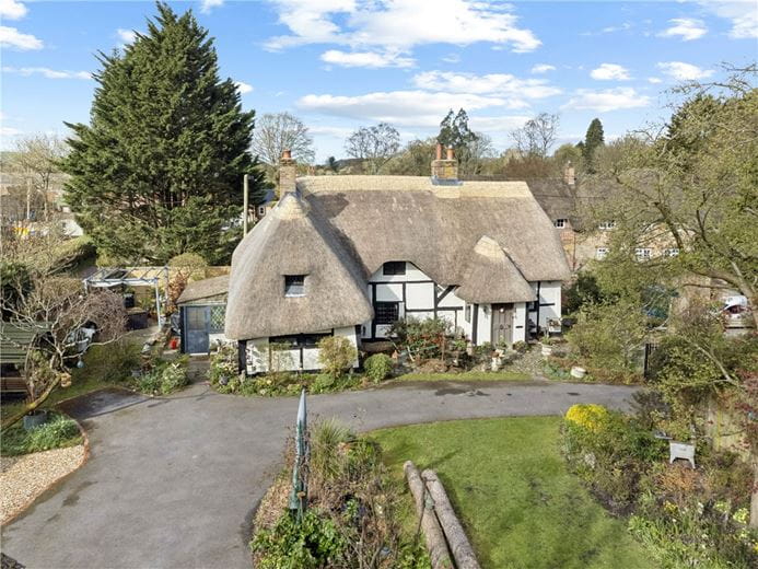 3 bedroom house, High Street, Burbage SN8 - Available