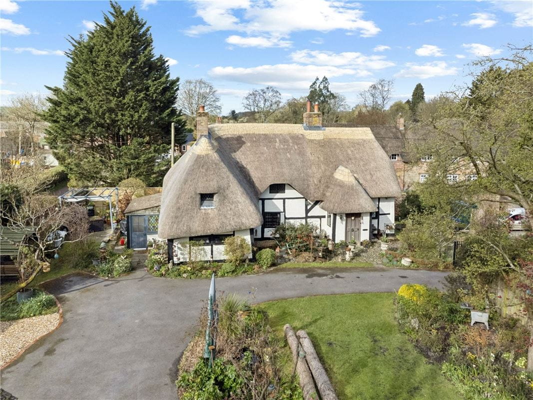 3 bedroom house, High Street, Burbage SN8 - Available