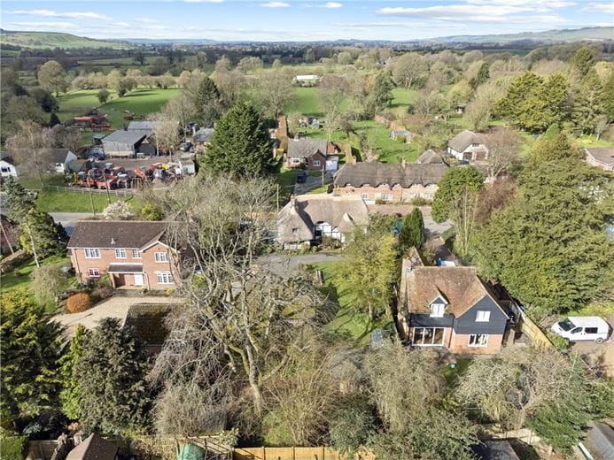 3 bedroom house, High Street, Burbage SN8 - Available