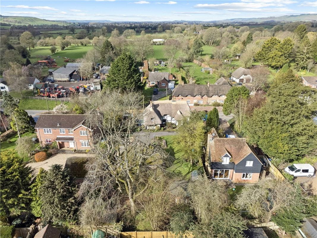 3 bedroom house, High Street, Burbage SN8 - Available