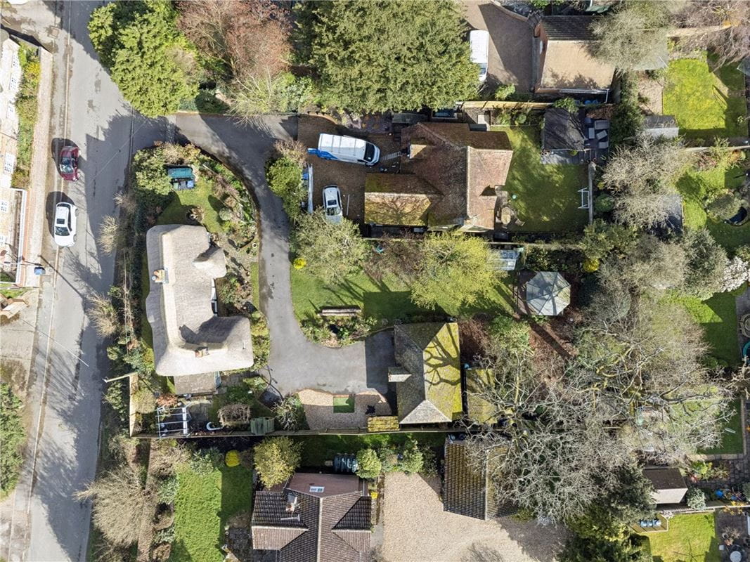 3 bedroom house, High Street, Burbage SN8 - Available