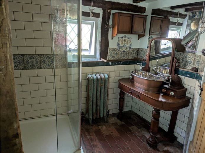 3 bedroom house, High Street, Burbage SN8 - Available