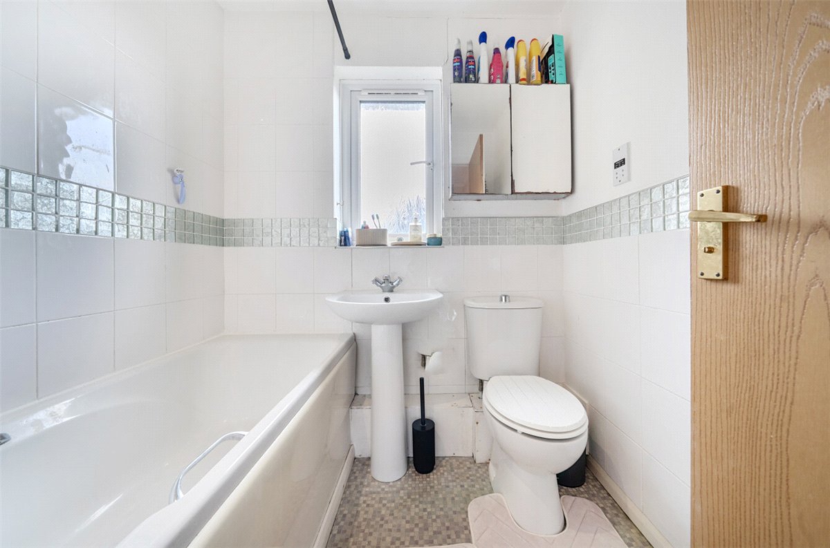 2 bedroom house, Badger Close, Royal Wootton Bassett SN4 - Available