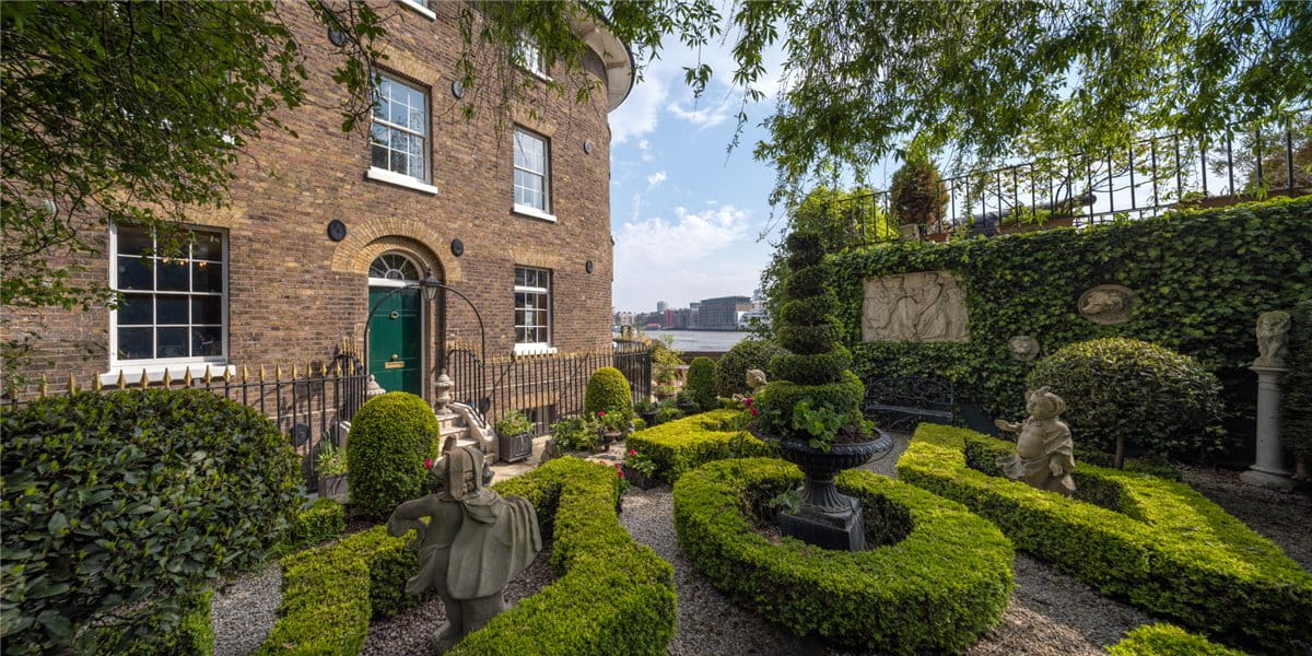 4 bedroom house, St Katharine By The Tower, London E1W - Available