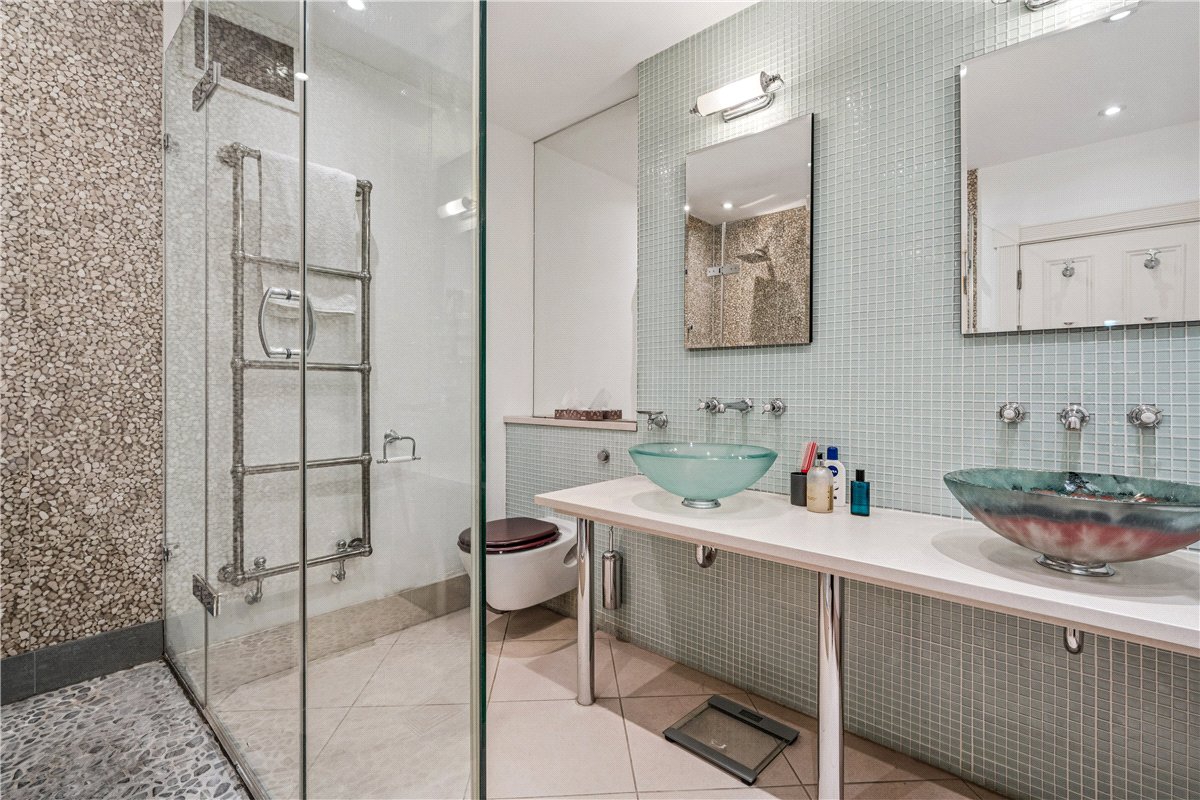 3 bedroom flat, Park Towers, 2 Brick Street W1J - Available