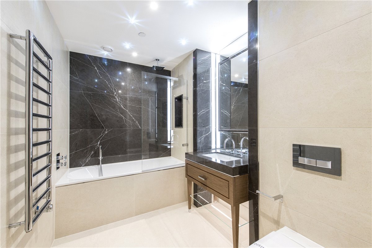 1 bedroom flat, Strand, Mayfair WC2R - Available