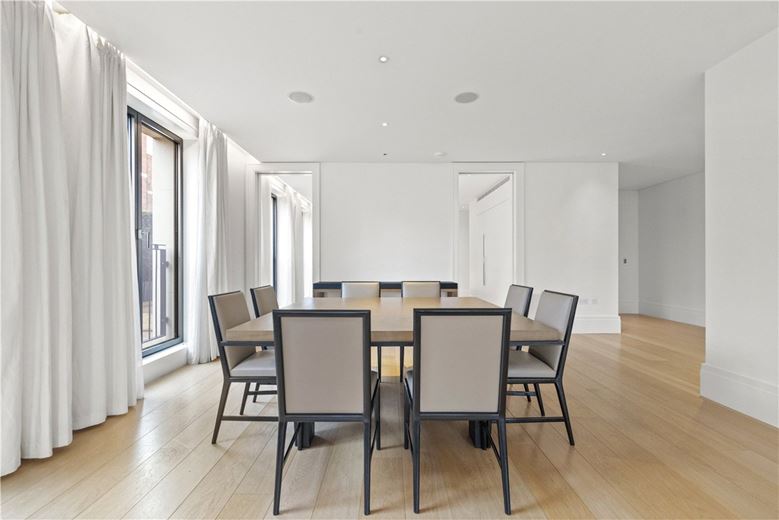 4 bedroom flat, Chelsea Manor Street, Chelsea SW3 - Available