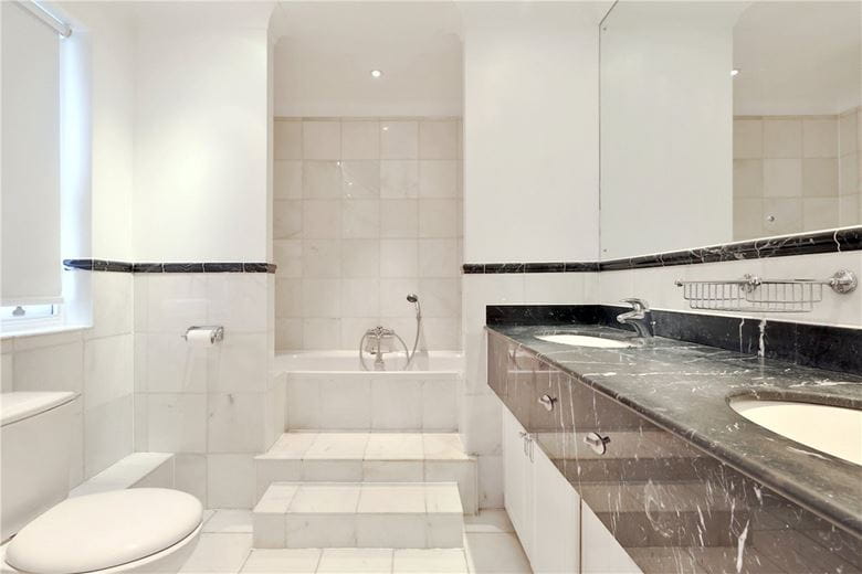 2 bedroom flat, Dover Street, London W1S - Available