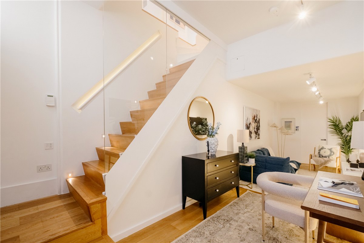 3 bedroom house, Bourdon Street, Mayfair W1K - Sold
