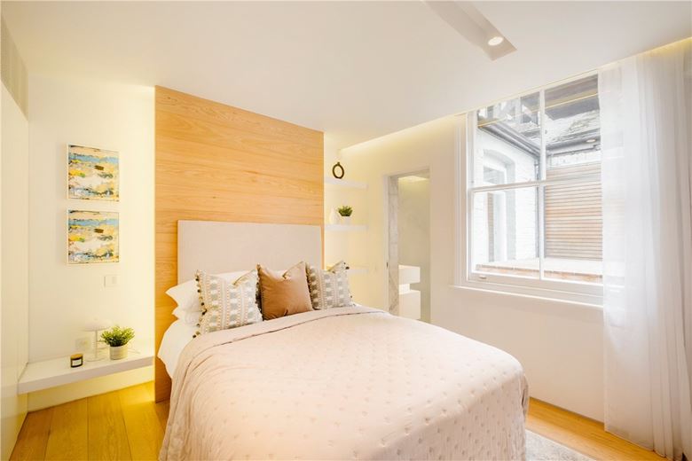 3 bedroom house, Bourdon Street, Mayfair W1K - Sold