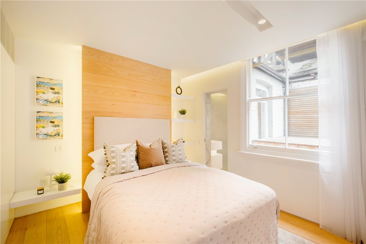 3 bedroom house, Bourdon Street, Mayfair W1K - Sold