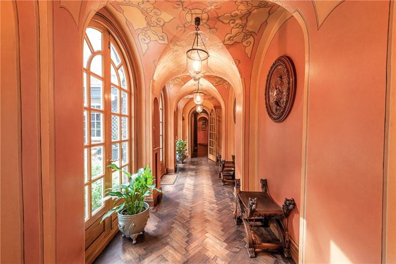 8 bedroom house, Cheyne Walk, London SW10 - Available