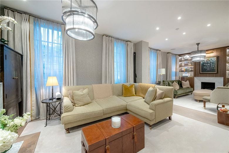 3 bedroom maisonette, Shepherd Street, Mayfair W1J - Available