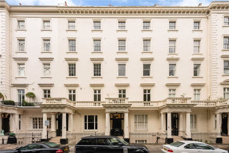 2 bedroom flat, Warwick Square, London SW1V - Available