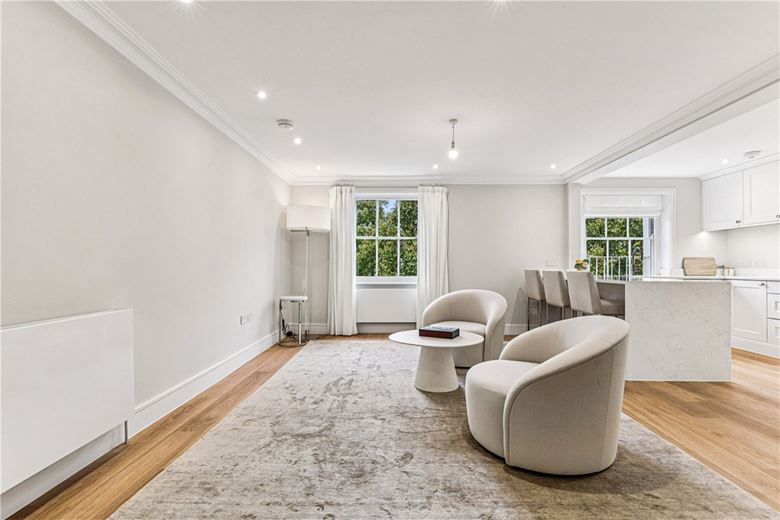 2 bedroom flat, Warwick Square, London SW1V - Available