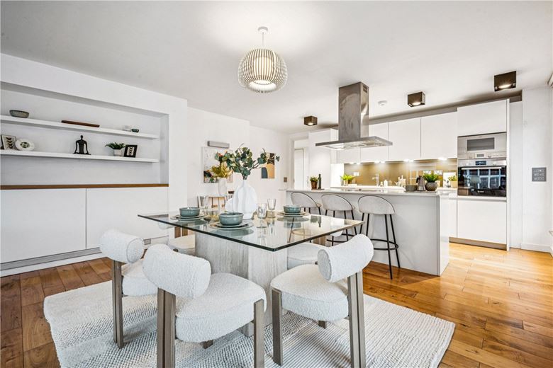 3 bedroom flat, Bolsover Street, Fitzrovia W1W - Available