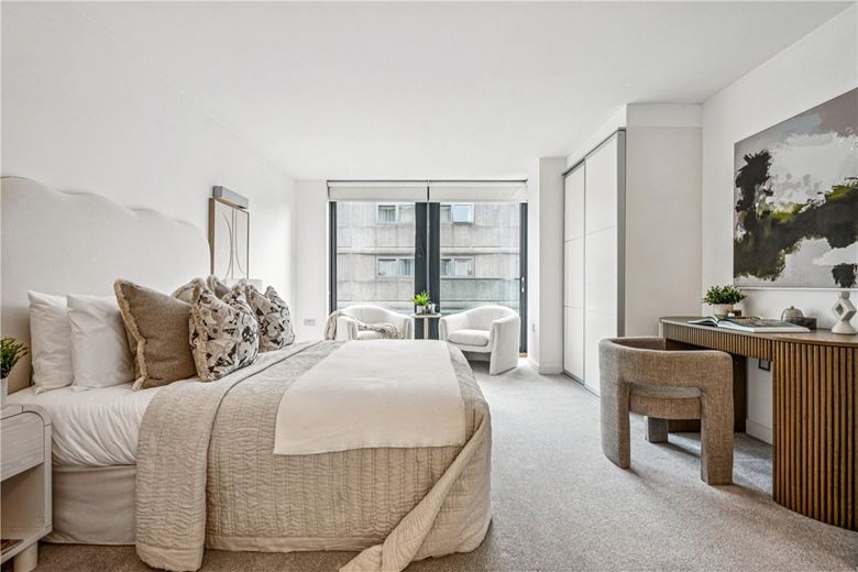 3 bedroom flat, Bolsover Street, Fitzrovia W1W - Available