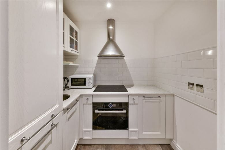 2 bedroom flat, Elm Park Road, London SW3 - Available