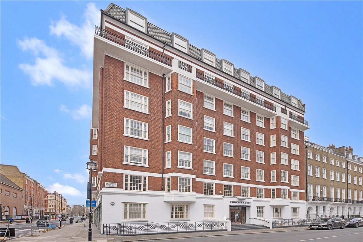 2 bedroom flat, Bryanston Place, Marylebone W1H - Sold
