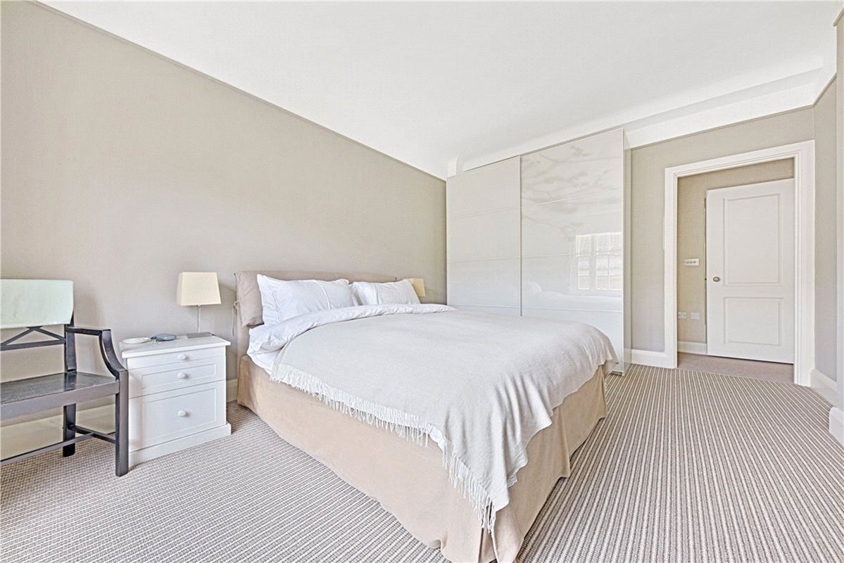 2 bedroom flat, Bryanston Place, Marylebone W1H - Sold