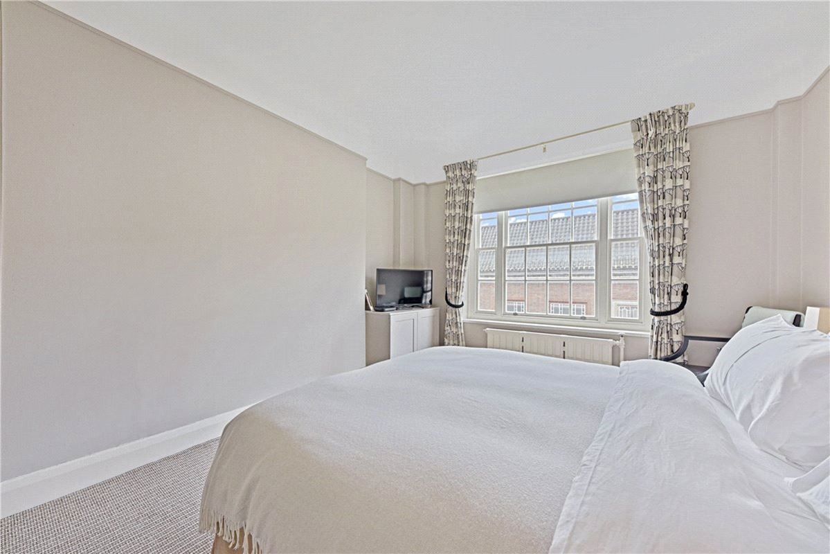 2 bedroom flat, Bryanston Place, Marylebone W1H - Sold