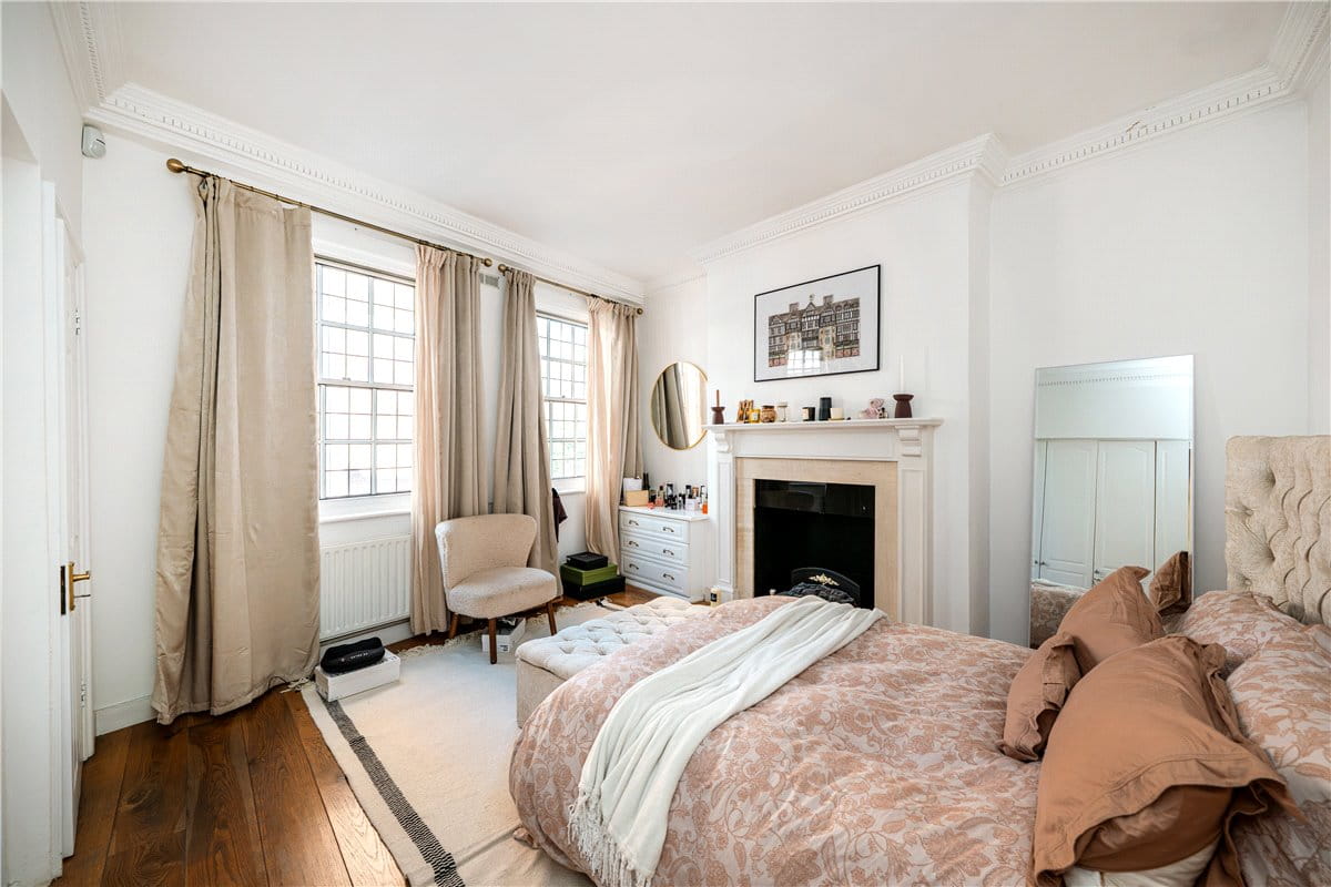 1 bedroom house, Hays Mews, Mayfair W1J - Available