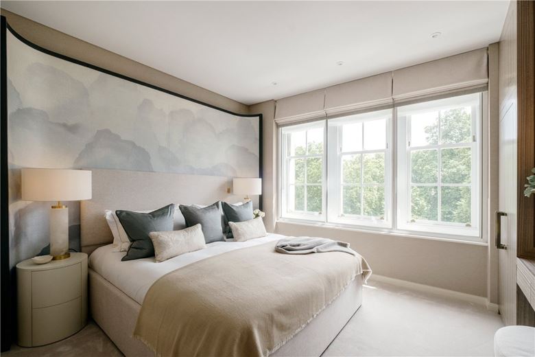 2 bedroom flat, Piccadilly, Mayfair W1J - Available