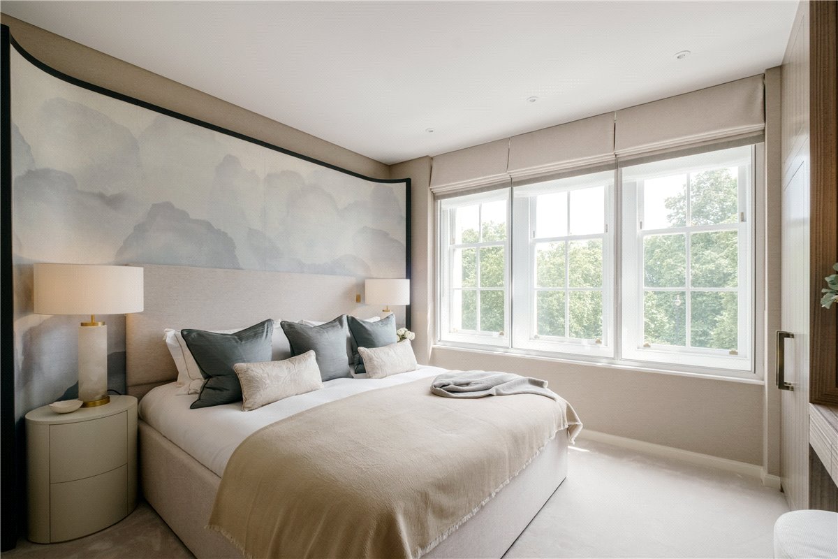 2 bedroom flat, Piccadilly, Mayfair W1J - Available