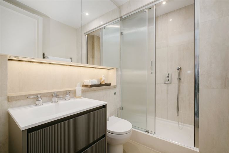 2 bedroom flat, Piccadilly, Mayfair W1J - Available