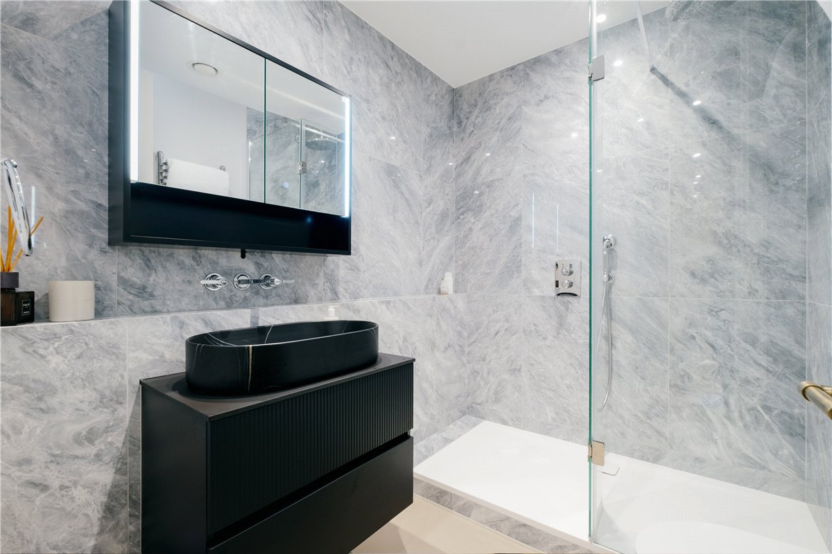 2 bedroom flat, Piccadilly, Mayfair W1J - Available