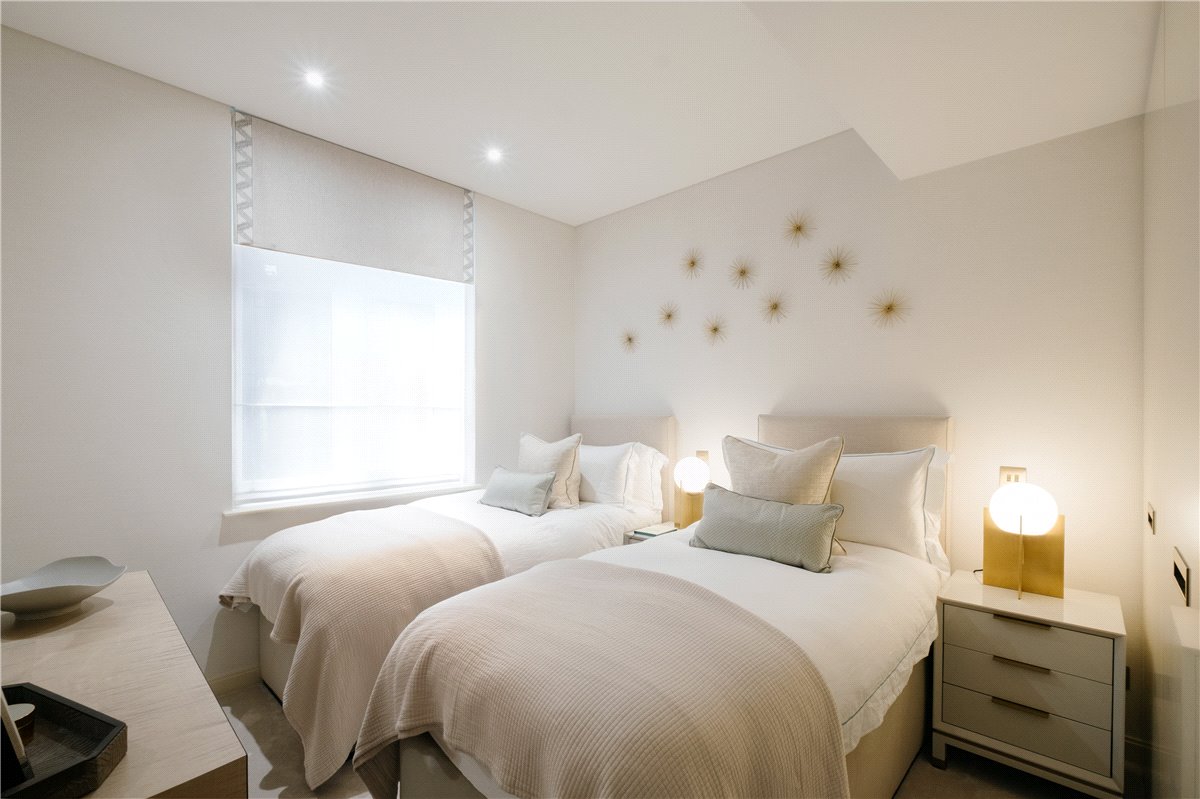 2 bedroom flat, Piccadilly, Mayfair W1J - Available