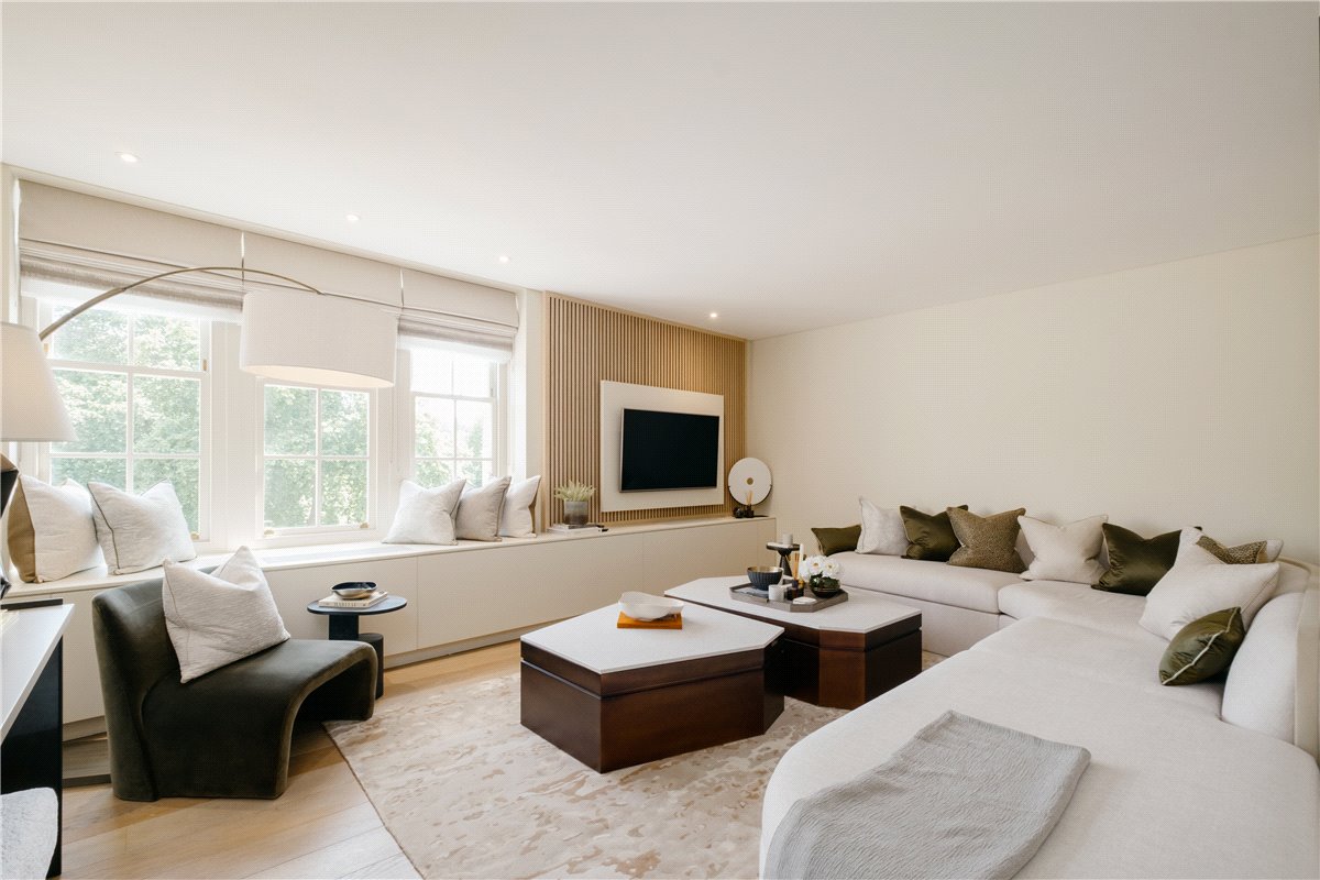 2 bedroom flat, Piccadilly, Mayfair W1J - Available