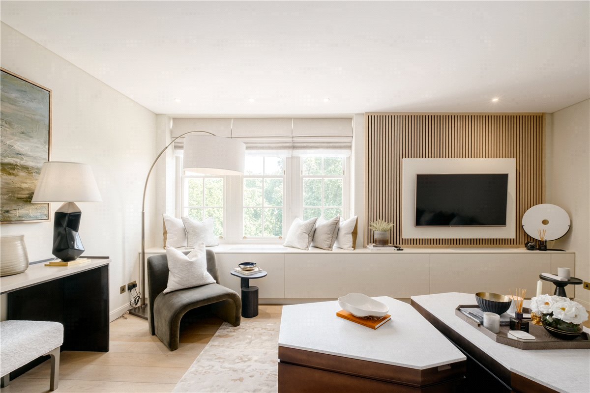 2 bedroom flat, Piccadilly, Mayfair W1J - Available
