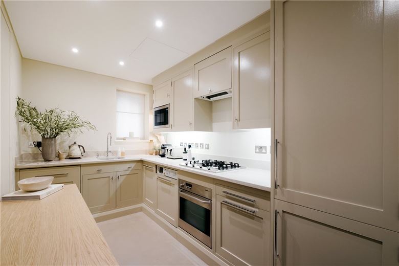 2 bedroom flat, Piccadilly, Mayfair W1J - Available