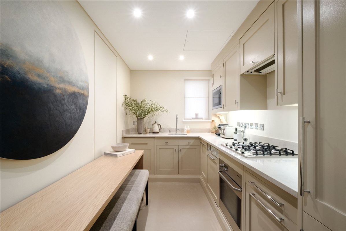 2 bedroom flat, Piccadilly, Mayfair W1J - Available