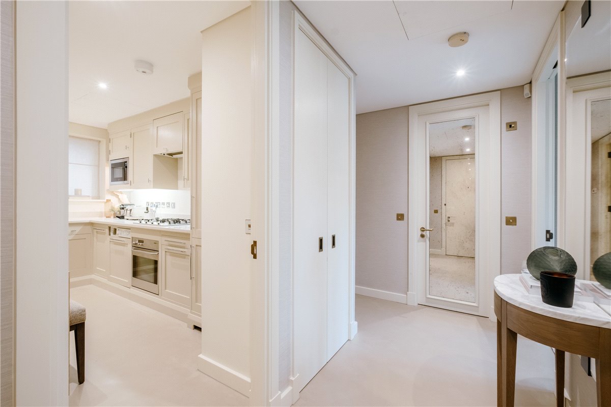 2 bedroom flat, Piccadilly, Mayfair W1J - Available