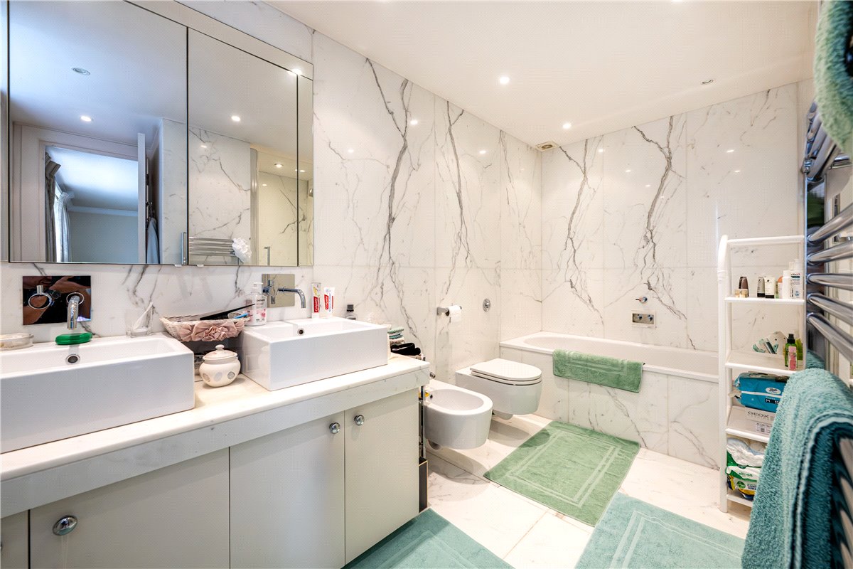 3 bedroom flat, Hans Place, Chelsea SW1X - Sold