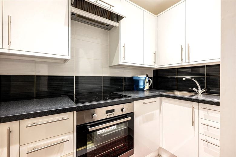 2 bedroom flat, Hallam Street, London W1W - Available