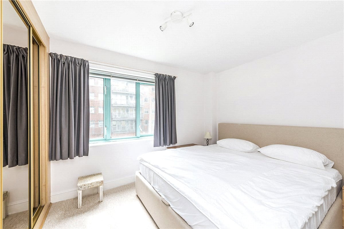 2 bedroom flat, Chapter Street, London SW1P - Available