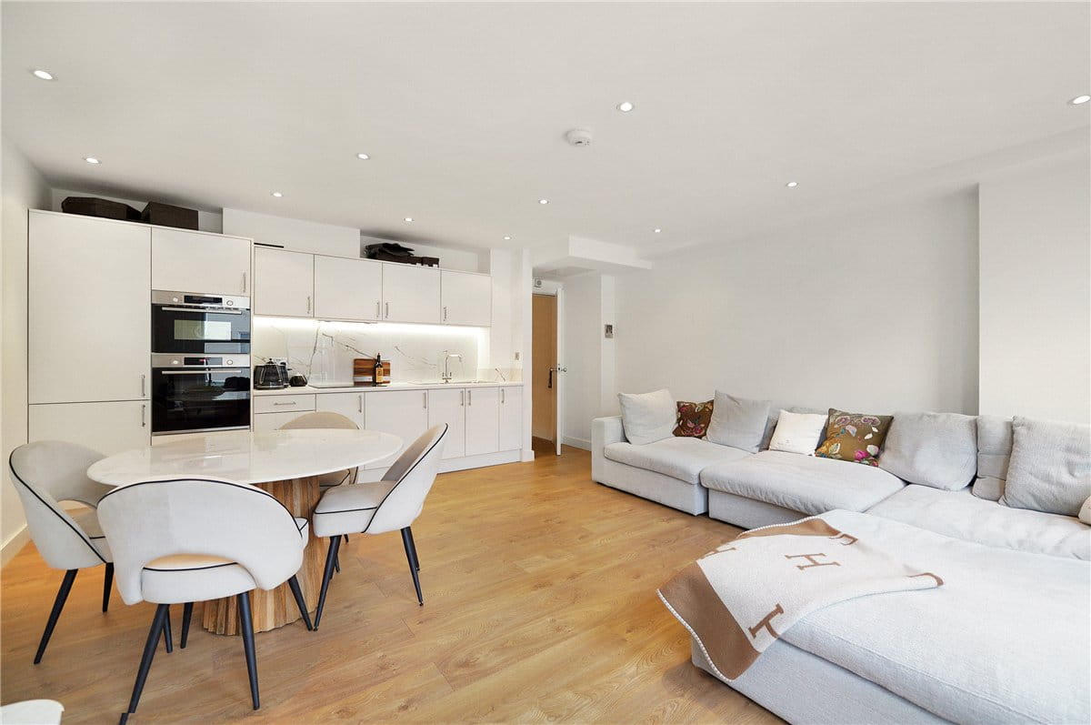 1 bedroom flat, Maddox Street, London W1S - Available