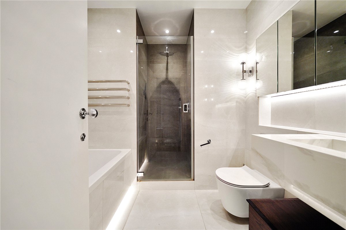 1 bedroom flat, Maddox Street, London W1S - Available